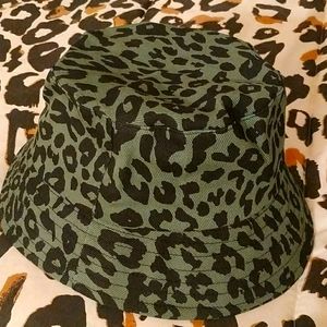 CHEETAH GREEN BUCKET HAT